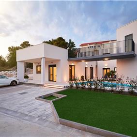 6 bedroom villa with heated pool near Omis, sleeps 12